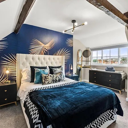 The Gatsby 3 Bed Central Penthouse In Whitby - Harbour Views