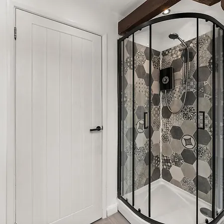 Elegant 3 Bed Abode In - Harbour Views Lägenhet