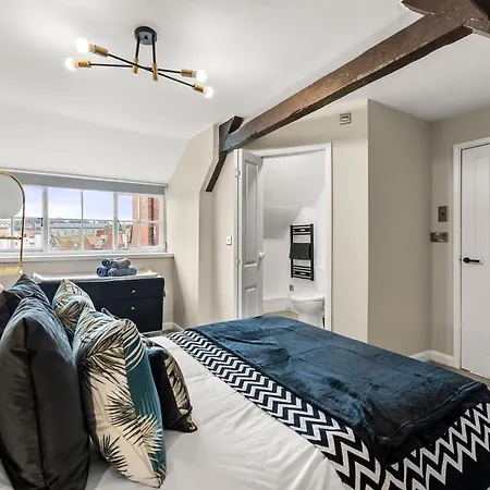 Apartment Elegant 3 Bed Abode In - Harbour Views