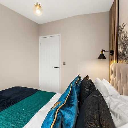 Apartment Elegant 3 Bed Abode In - Harbour Views *