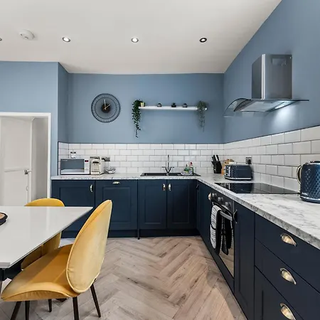 Apartment Elegant 3 Bed Abode In - Harbour Views *