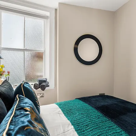 Apartment Elegant 3 Bed Abode In - Harbour Views Whitby