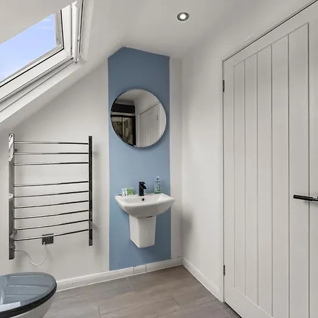 Elegant 3 Bed Abode In - Harbour Views * Whitby