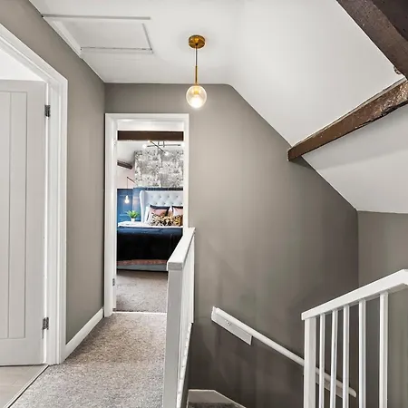 Апартаменты The Gatsby 3 Bed Abode With Harbour Views