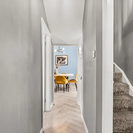 Elegant 3 Bed Abode In - Harbour Views *