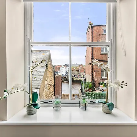 Apartment Elegant 3 Bed Abode In - Harbour Views