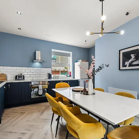 The Gatsby 3 Bed Abode With Harbour Views