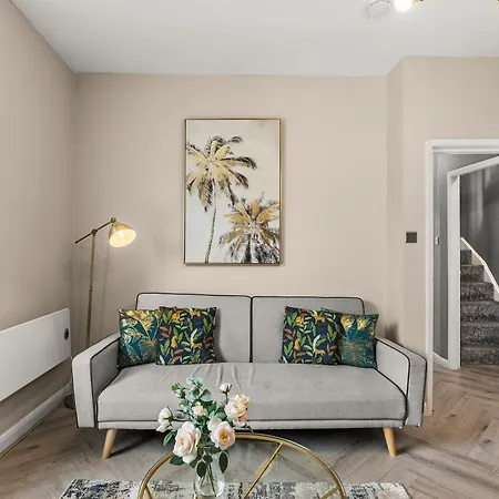 Apartment Elegant 3 Bed Abode In - Harbour Views Whitby