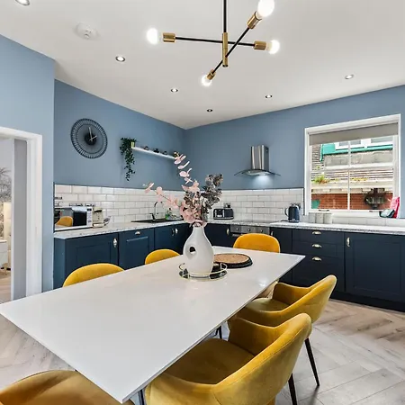 Elegant 3 Bed Abode In - Harbour Views *