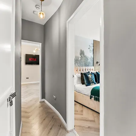 Апартаменты The Gatsby 3 Bed Abode With Harbour Views