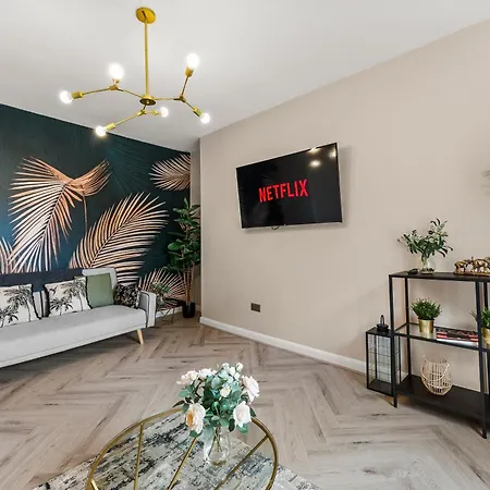 Elegant 3 Bed Abode In - Harbour Views